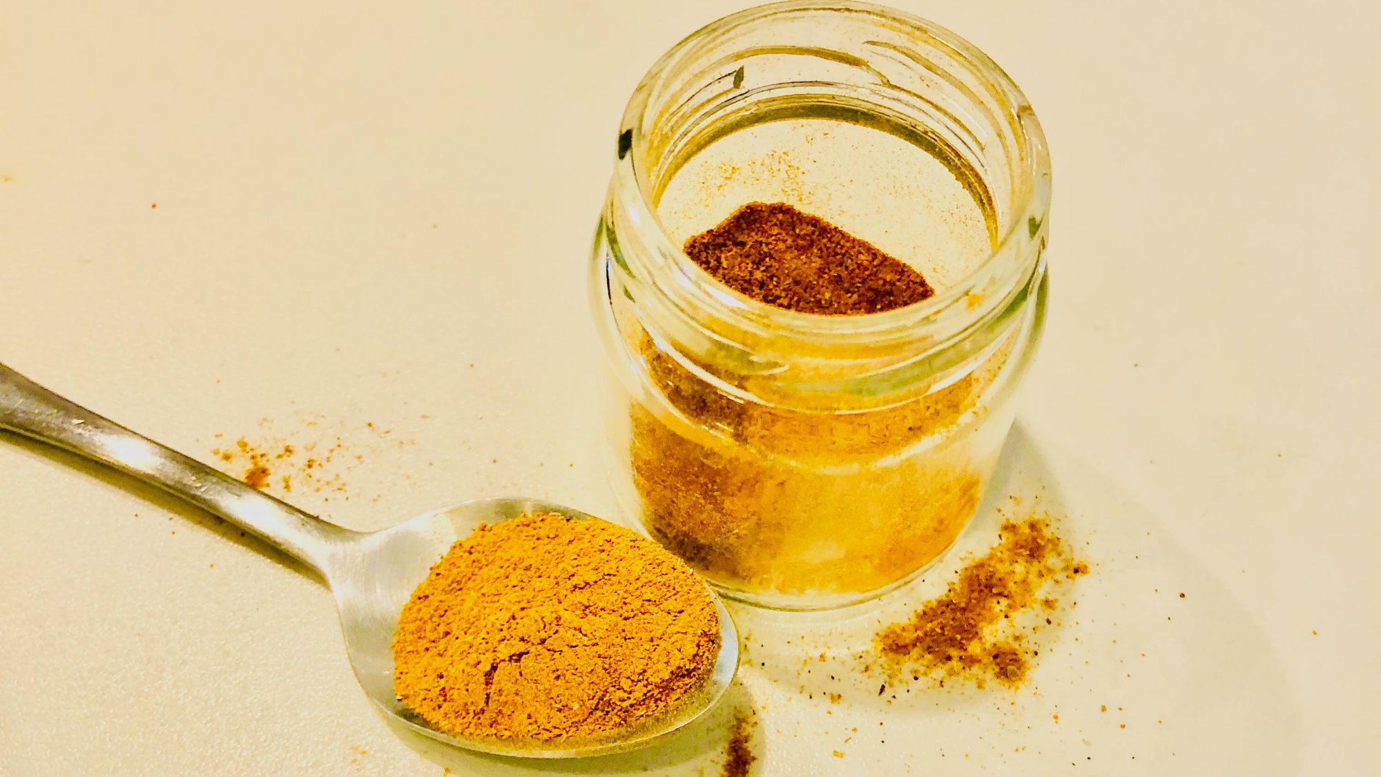 Why golden milk is good for you + how to make your own golden spice mix for a delicious golden milk